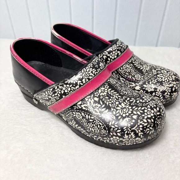 Koi Sanita Black and White floral  Patterned Clogs with Pink Accent Size 40 - Picture 1 of 12